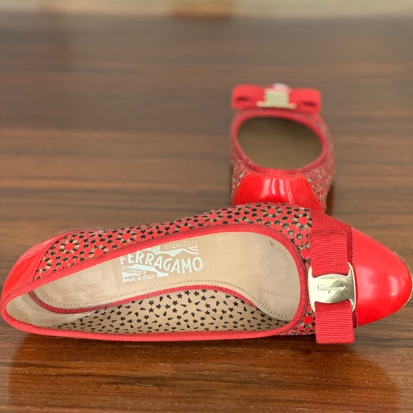 Ferragamo candy apple red - Picture 4 of 5